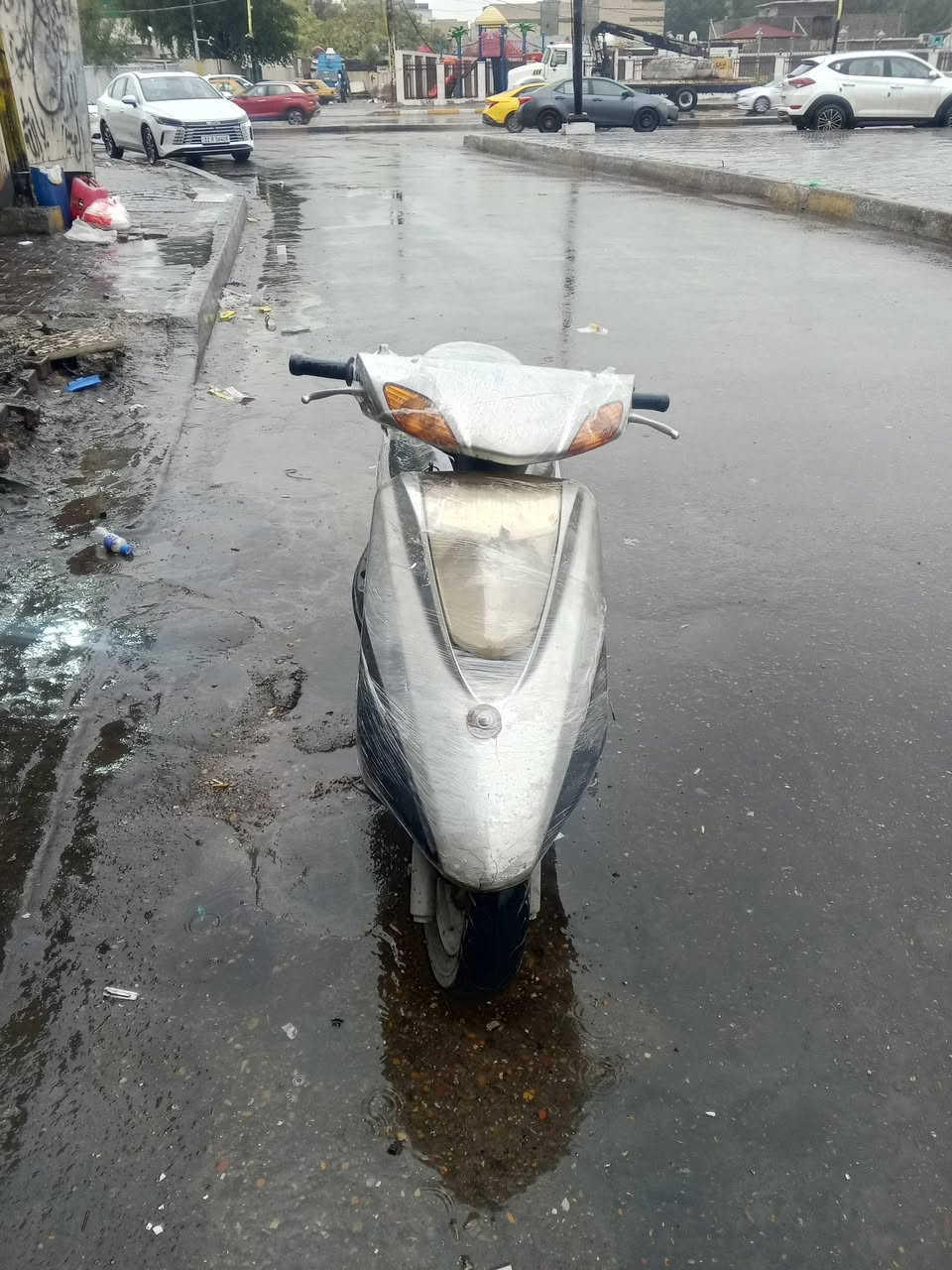 سلام عليكم شباب دراجة بريز المكينة مكفولة والكهربائيات كاملة والكابريتر بلادية السعر400وبيه مجال***********
