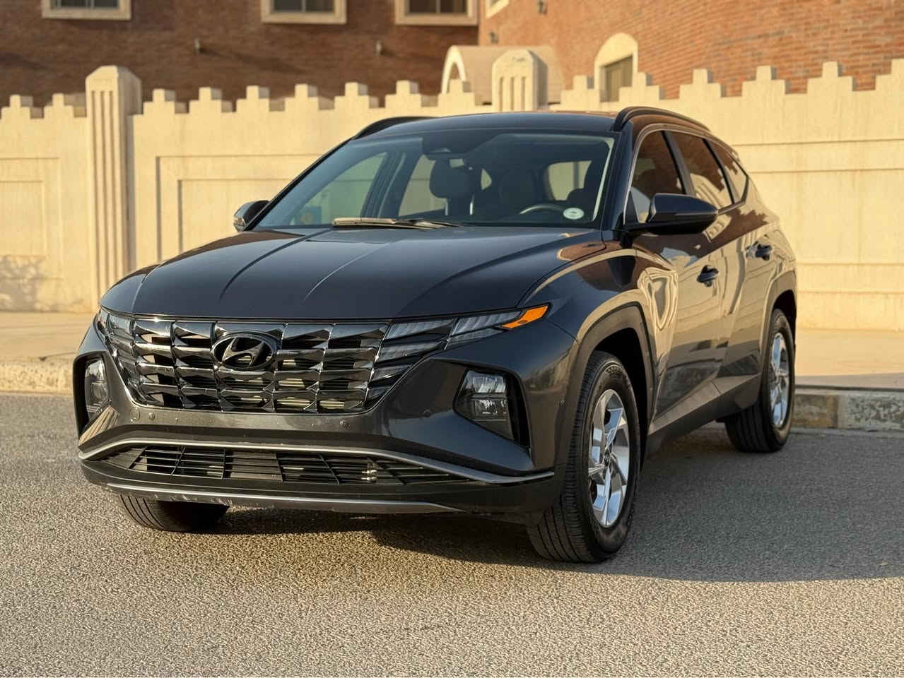 هونداي توسان SEL 2024 
 𝐇𝐘𝐔𝐍𝐃𝐀𝐈 𝐓𝐔𝐂𝐒𝐎𝐍-𝐒𝐄𝐋 2024

حجم المحرك : 2.5L ( 4.سلندر ) 
‏ايرباك سليم  ￼
المواصفات : SEL

بصمة وتشغيل عن بعد دخول ذكي
شاشة كبيرة تدعم CarPlay ￼
كاميرا
هاند بريك بصمة
كشن كهربائي
كشنات واستيرن ￼
اوتو هولد  اوتو ستارت اوتو ستوب
 نظام النقطة العمياء Blind Spot Monitoring
توقيف جزئياً أو يبطئ السيارة تلقائياً عند وجود سيارة في النقطة العمياء أثناء الدخول إلى الشارع العام بشكل خاطئ 
تحذير الخروج عن المسار + المحافظة على المسار Lane Keeping Assist 
رادار امامي (تحديد مسار)
‏‎رادار جانبي (نقاط عمياء)
‏‎رادار خلفي (التحذير من الاصطدام)
‏‎حساسات خلفي 

شحن لاسلكي للموبايل
صندوق كهربائي 
مانع انزلاق+ABS
نظام قيادة :    ECO-NORMAL-SPORT-SMART-SNOW

تحكم استيرن 

تبريد لمس
تبريد مركزي
لايتات ليد عدسه زينون بلادي
بك لايتات LED بلادي

‏السعر 179
0751 135 2870   

***********

*********** واتساب
