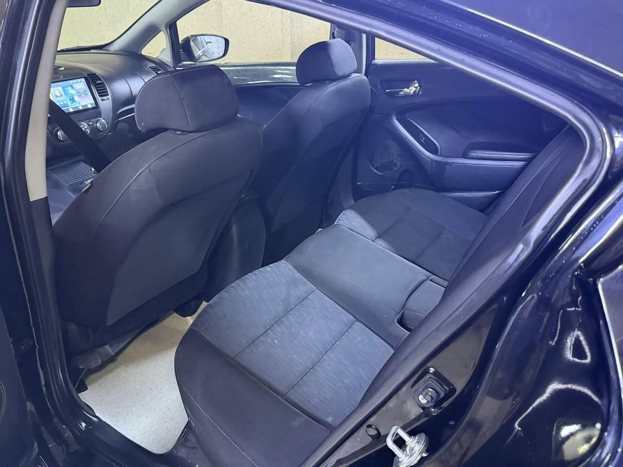 سلام عليكم للبيع كيا فورتي موديل 2016  سياره جاهز من كل النواحي حادثها جاملغ  امامي وبيها طخات بسيطة سياره بأسمي 
للاستفسار ***********
