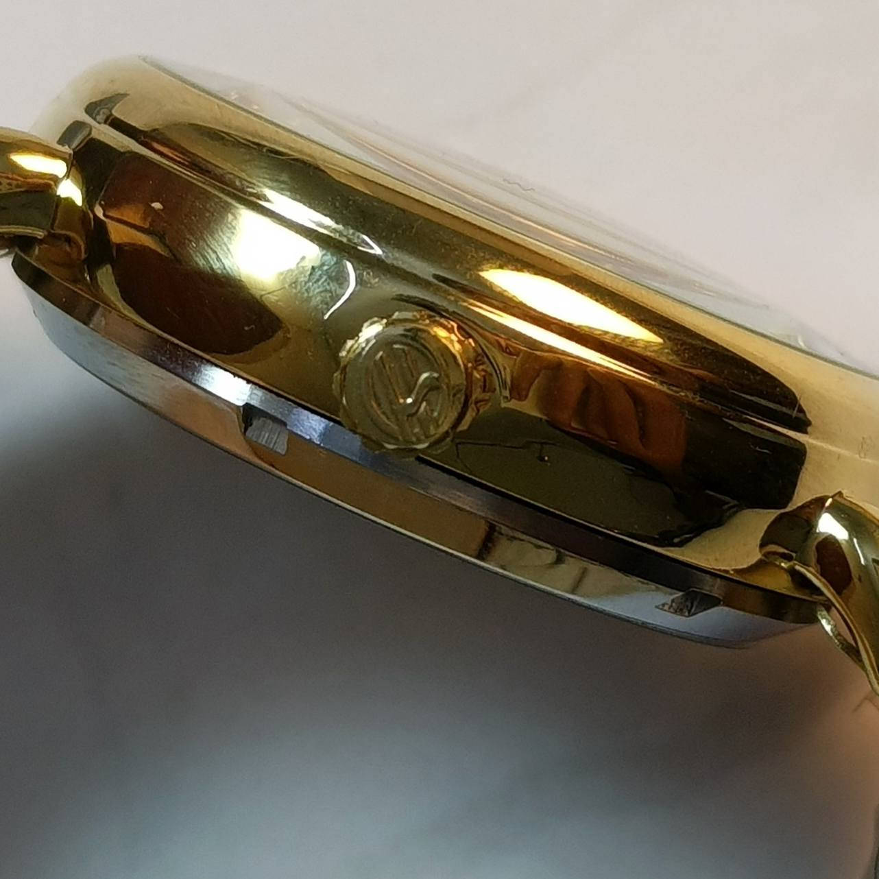 ساعة اصلي ماركة forsining 

أوتوماتيك 

سنتر شغال
توقيت نهاري و ليلي
القطعة جديدة غير مستخدمة
مع المرفقات

للاستفسار مراسلتنا على الخاص 🌺 بغداد, العراق


**إذا كنت صاحب هذا الإعلان وتريد حذفه لأي سبب، رجاءا أرسل رسالة إلى الدعم الفني**