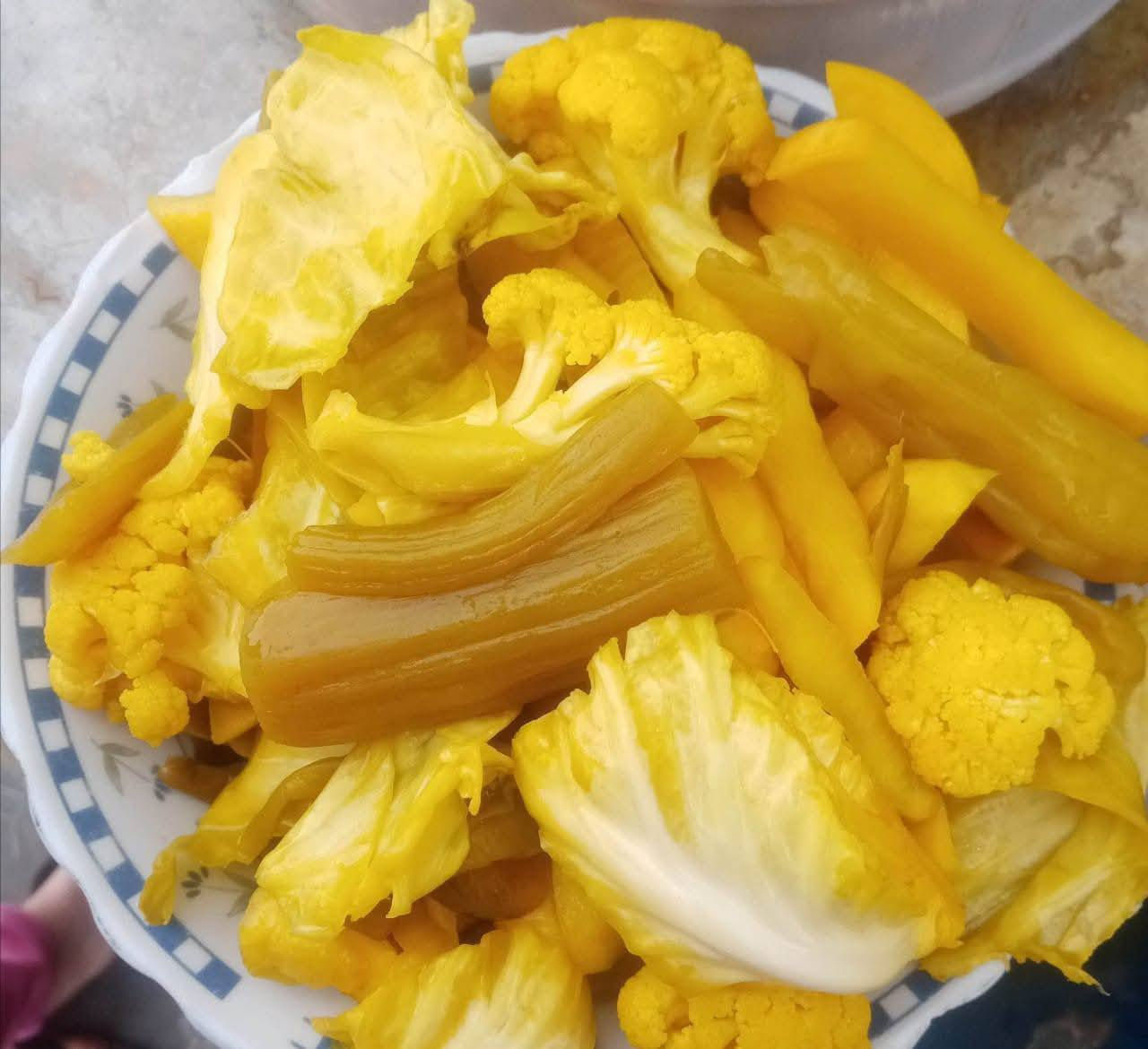 السلام عليكم متوفر كلشي ورد كبر مكدوس زيتون جثي لحم بعجين دولمه طرشي محشي خيار ناعم طرشي مشكل فرافير كبه للبيع ويوجد خدمة توصيل ***********
