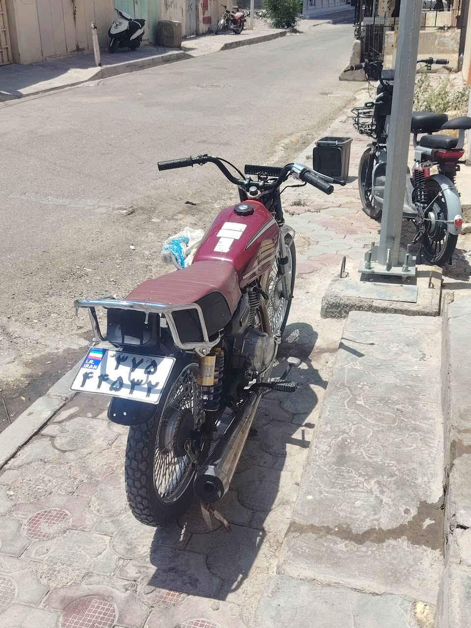 نامي برو موديل ٢٠ ختم BK بدون أوراق دراجه نضيفه ضفيره جديده اي عيب مابيهة بدون نواقص محرك نضيف ٣٥٠ وبي مجال ***********
