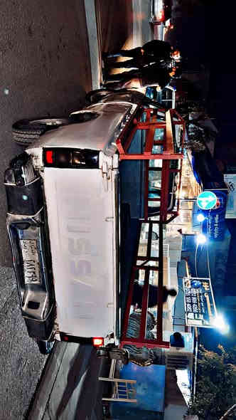 نیسان ٢٠٠٢ عادی ئاڕمی پلاستیکی سلێمانی بەشەرتی ئەوەلیات و  غرامە و گێڕ و مەکینەو شاسی و بەشەرتی تەقە و ڕەقە سەیارەیەکی جوانە دەعمی بەس دەرگای سەکنی لێدراوە پێش و دوای  چەکوشی نیە پۆڵیش وقەڵەمکاریە جوانی کراوە
سعری ٦٧ و معامەلەیە برایانە 
***********
