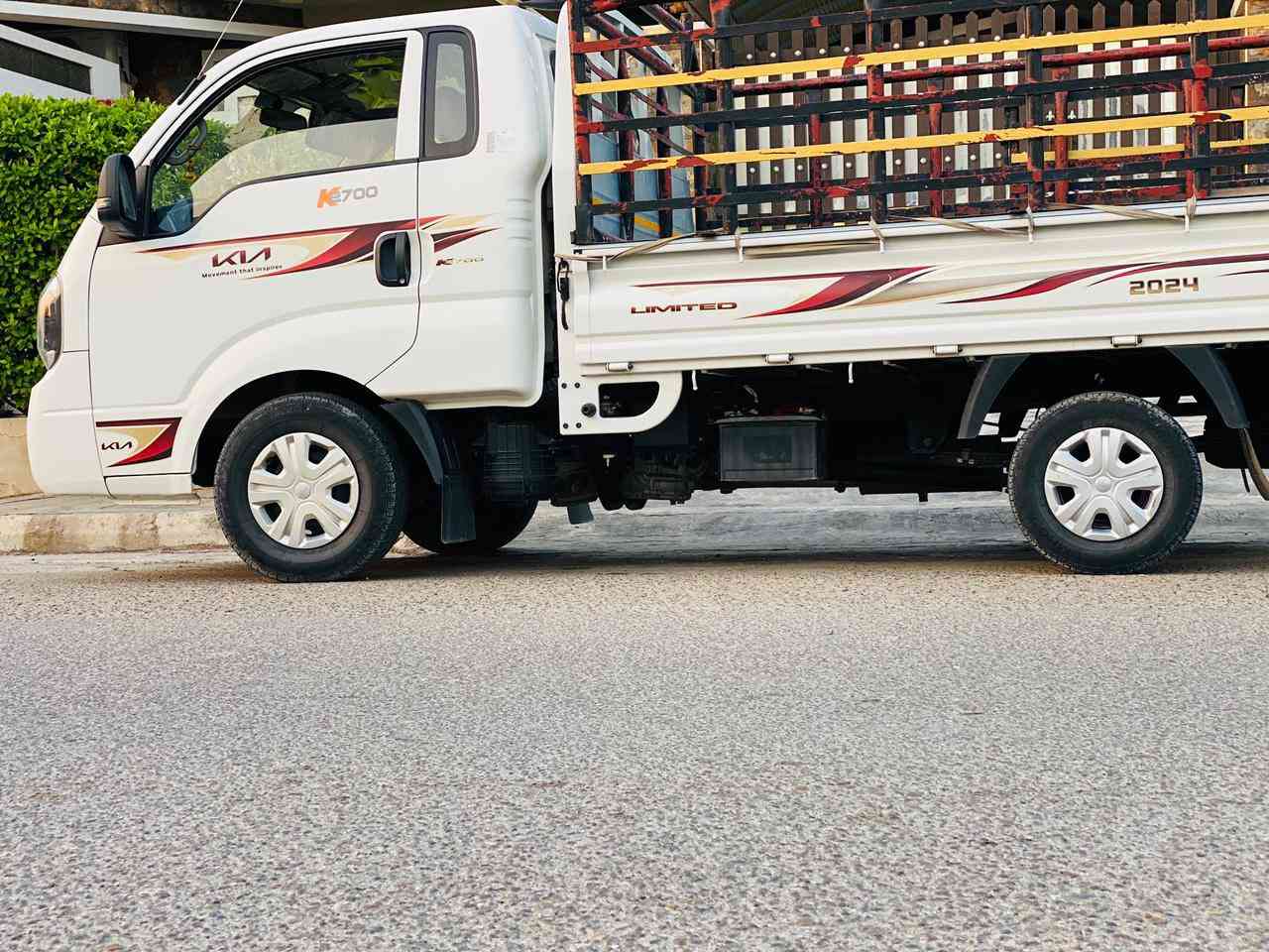 السلام عليكم للبيع كيا ٢٠٢٤ ماشيه ٢٣ كيلو متر حقيقي مع تاير الشركه وكفالة عامه شرط السونار وتحويل مباشر
العنوان بغداد المحمودية 
***********
***********
