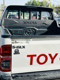 السلام وعليكم للبيع او مراوس حسب القناعة تيوتا هايلوكس فور ويل  سعودي ...