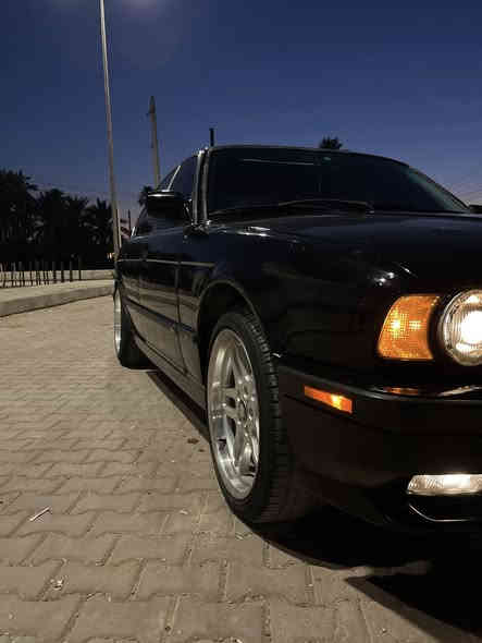 سلام عليكم من رخصه ادمن سعره (61💵💵) بي مجال و525موديل 1990 اصل وفصل كير عادي ضربته خفيفه كلش سلايت شغال صدر امامي خلفي كوله جديد رقم مميز بسمي مكينته كلش قويه تايرات ويل جديد دبلات جديد شادهن سياره خير من الله مابي اي نقص 4 جامات كهرباء مكاني ديالى خانقين وقم موبايل ***********
