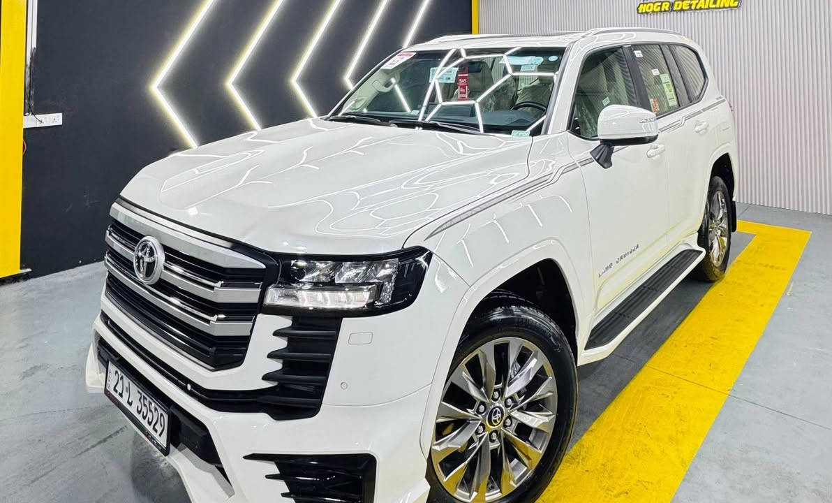 لاندكروز موديل (2023) توين توربو سياره زيرو شريكه جيهان باب اولا سياره مواصفات (GXR) ماشيه 51 كم حقيقي سياره (3) شاشات (6) سلندر توين توربو  مكفول كفاله عامه دعاميه لي دعاميه مكفول بدون صبغ بدون بارد بدون شخط مكفوله كلشي شرت علي وزع شريكه  سياره گير محرك بشرت مامفتوح كل بشرت  + 2 بصمه موجود 4 اطارات و ويل جديد شريكه سياره داخل بيجي كوشنات جلد كامل غراضات موجود (2) بصمه موجود
مواصفات سياره 
كوشنات جلد 
شغال عن بعد
كاميرا 
كوشنات تدفيه
3شاشات  
وايرليس شحن
نيظام eco 
سلايت 
النزلاق 
ثلاجه 
زينون 
حساسيه الديك المؤخره مرايات 
سنويه هزه كل جديد مباشر حول
نظافه 100 كامل سيرڤس بدون نقص و

رقم صاحب السيارة 
***********
