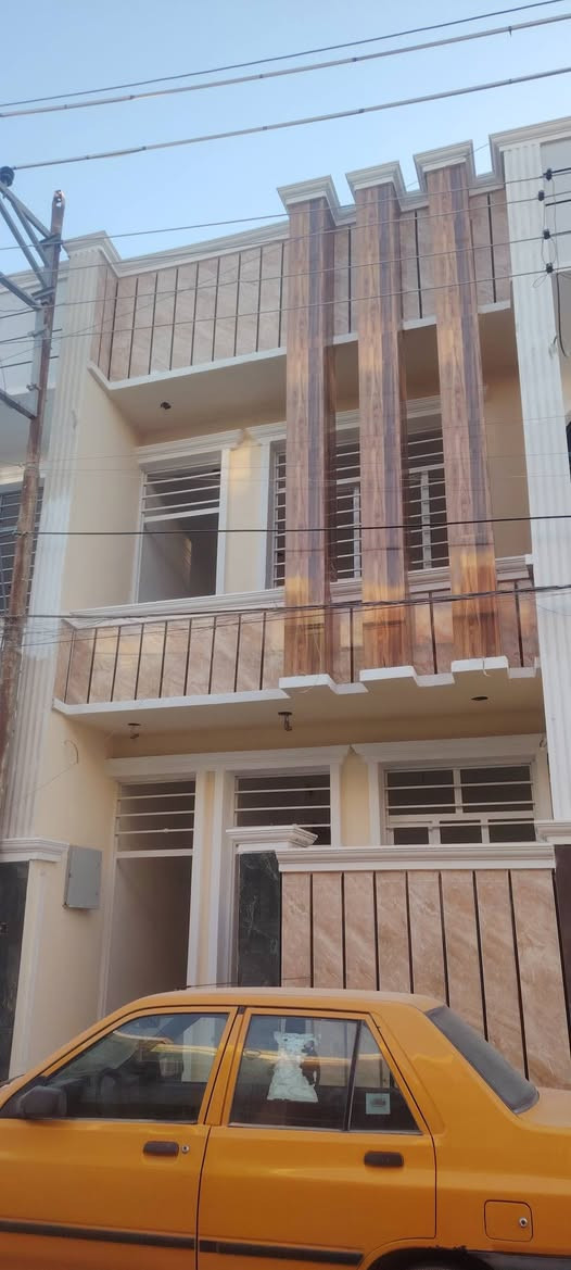 السلام عليكم
🏡 للبيع – بيت سكني مميز

📐 المساحة: 70 متر مربع
🛏️ 3 غرف نوم
🚪 يحتوي البيت على مدخلين 
🏢 البيتونه الطابق الثالث

🛣️ شارع بعرض 10 أمتار
💧 خدمات المياه متوفرة
⚡ الكهرباء متوفرة
🧱 أرصفة وتبليط كامل للشارع
✅ منطقة مخدومة وجاهزة للسكن

💰 السعر: 80 مليون دينار عراقي قابل للتفاوض

📞 للاستفسار: ***********
