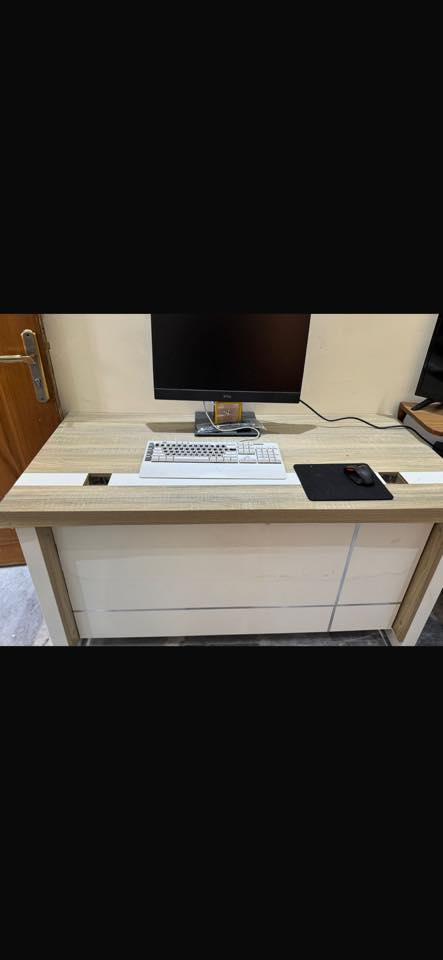 أغراض مكتب للبيع 
للتواصل ***********
