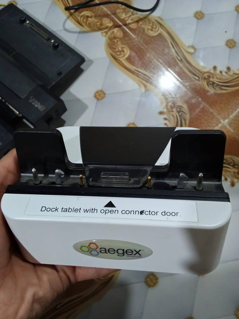 ايباد لابتوب نضيف جيل قديم سعر 150 وبي مجال رقم الاتصال *********** عنواني بصره ابي خصيب يوسفان
