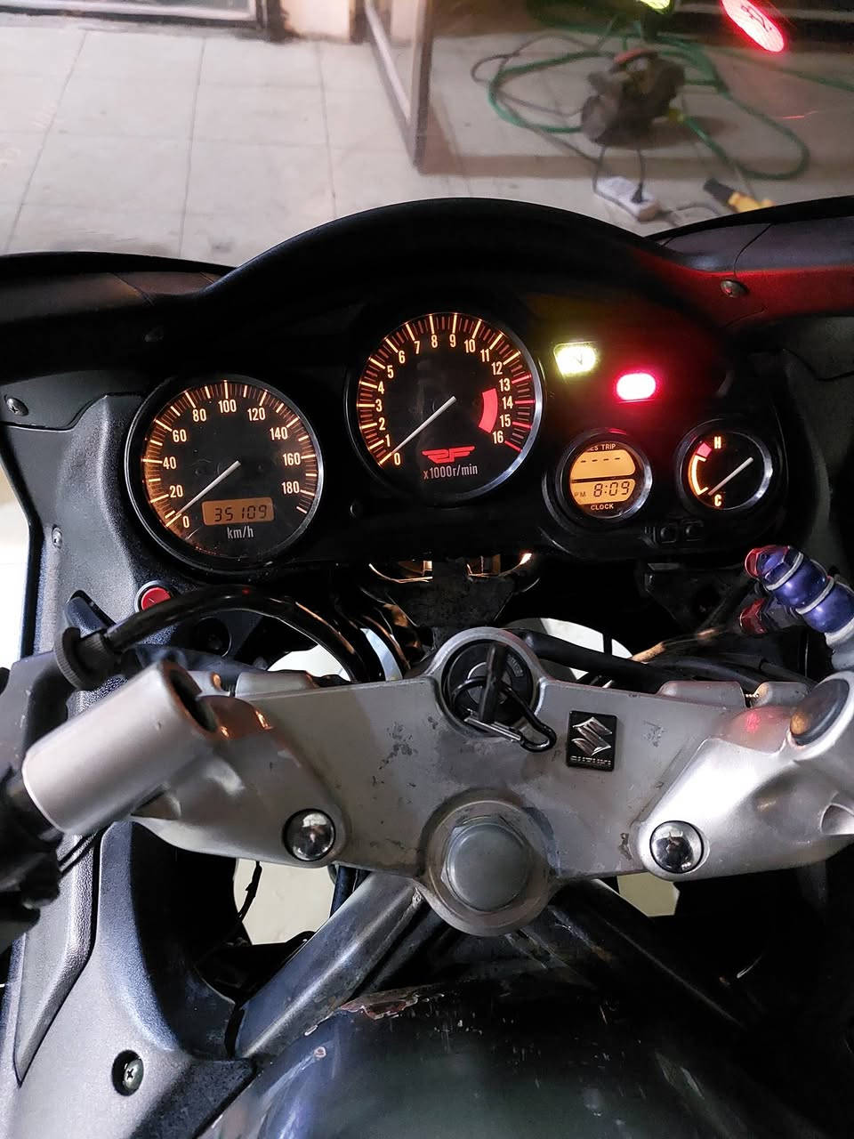 للبيع
تواصل فقط فقط فقط فقط واتس اب خاص ما اجاوب قرش 400 VC نظافة شوفة العين محرك ممدود عليه سبانة لا نضوح لا تبخير لا تنقيص لا صوت  حماوة ربع ثابتهة نكرة بكل وقت كهربائيات كاملة اشاير يمنة يسرى  دبل اشارة الضفيرة على وضع البلاد الدراجة جاهزة على الاخير الدراجة متمشي عدل كلة بطناش الدراجة مال جناي استخدامهة بالاسبوع لو مرة لو مرتين سعر 1800 بيهة مجال كلش بسيط جماعة اللواتة اطبكو على صفحة ما عندك امكانية مابيهة شي دور غيرهة ولا تصير لوتي براسي تحياتي للجميع 
للتواصل ***********
