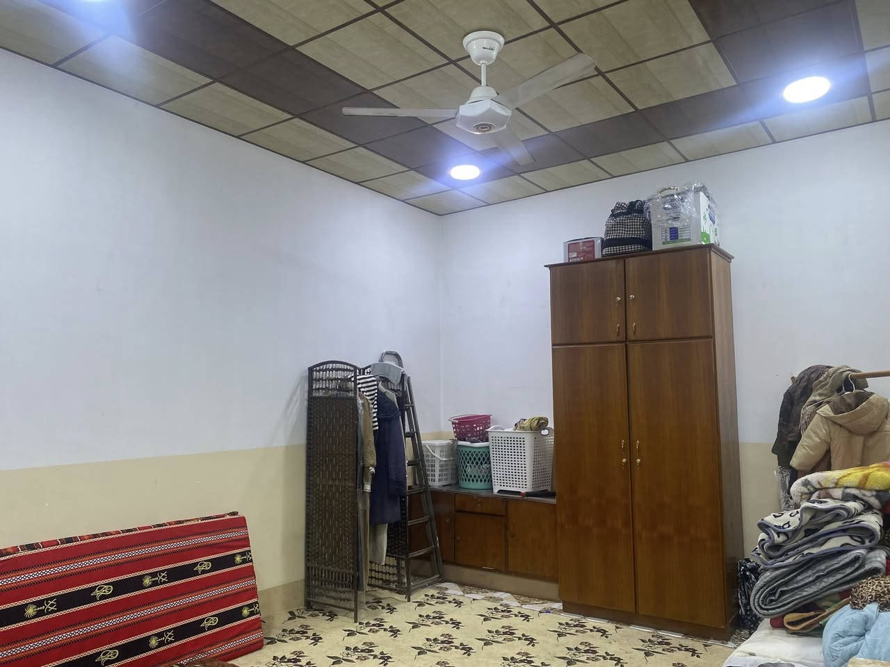 دار للبيع

موقع: واحد اذار قرب فلكه اولا شارع عريض 20 متر 

مساحه : 100م+فضله 60م واجهه دار 8م

بي وارد شهري 550 الف

____________________

للاستفسار اتصال ع رقم 

***********
