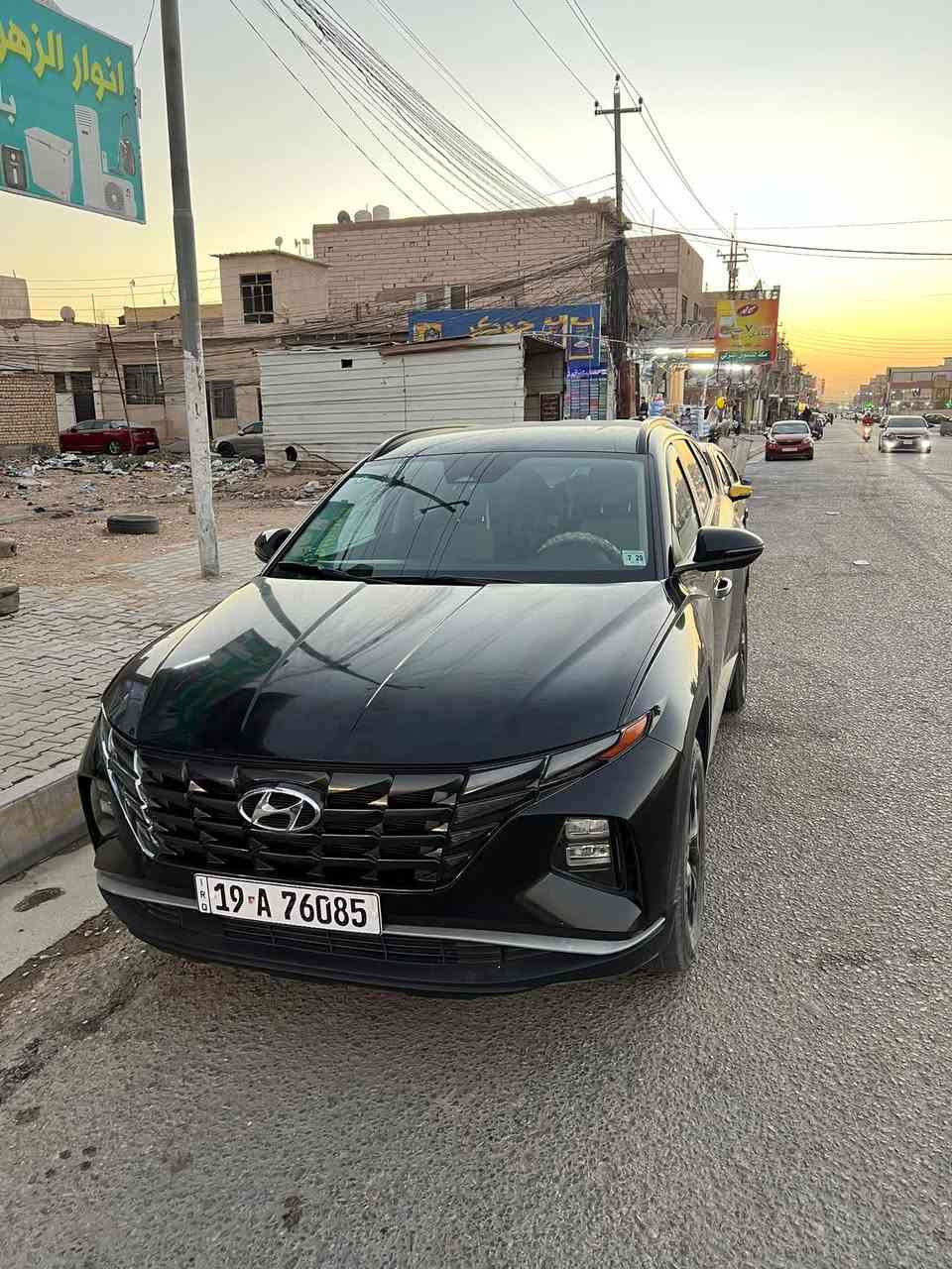 السلام عليكم بيع فقط 
هونداي توسان 2023 وارد امريكي 
عداد المسافه 36الف mil
رقم كربلاء بأسمي جاهزه حادثهه
قطعتين كلير وقطعتين صبغ جاملغ وبنيد
مكان السياره كربلاء حي الرسالة

المواصفات 🔰
بصمه ابواب وتشغيل عن بعد ، محرك 2.5 GDi , تحكمات ستيرن ، شاشه ، كامره خلفيه ، صندوك كهرباء ، لد امامي خلفي ، كشن السائق كهرباء ، تدفئه ب الكشنات ، وضعيات   
قياده ، اوتو هولد ، سايد بريك دكمه ردارات 360 درجه 
 وبعد بيها مواصفات 
السعر 175 وبيهه مجال بسيط 
للأستفسار 
***********
