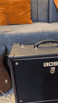 كيتار كهربائي ومضخم صوت katana 50 mk2
الكيتار gio Ibanz 
استخدامهن قليل جدا اسبوعين فقط
يعني شي جديد وبسعر( ٦٠٠ الف) ثنينهن
تاخذلك تجهيز كامل فقط تحط وتعزف وتكدرون تبحثون وتشوفون اسعارهن 
اذا تردون توصيل فهو متوفر
***********
