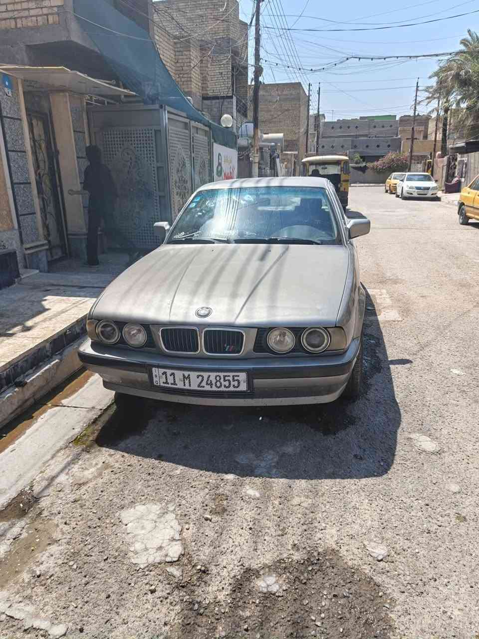 بيم   (525)موديل(92) السياره نضيفه مال جناي ما متعوبه السياره مصبوغه فقط حزام غرفتهه نضيفه المكينه مسكر فانوص كير اتو تايرات جدد ترايك وين متريد  تبريد شغل خير من الله بدون ضربه ولا خياس السياره  معروضه 63وبيهه مجال بصيط بل عافيه عل ياخذهه***********
