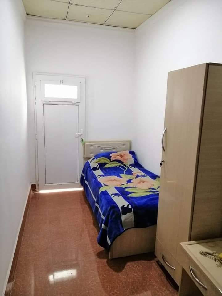 يوجد لدينا غرف للايجار شهري و يومي
لمعرفة المزيد يرجي تواصل معنا بالتليفون او بالواتساب علي رقم التالي:
 0750 861 4874
