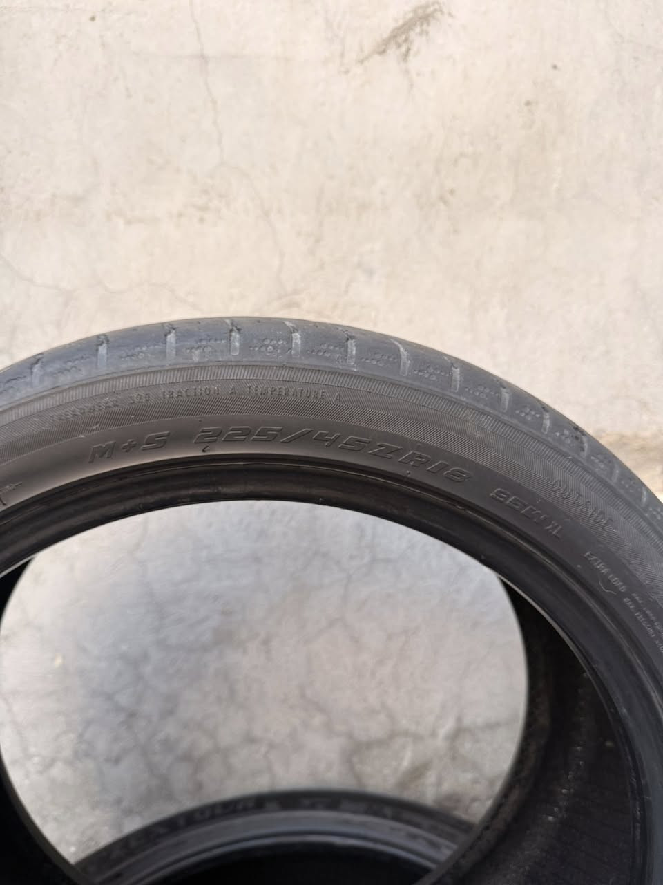 السلام عليكم 
زوج تاير 225/45/18 
اخذتهن من مرسيدس 21 وع الفحص 
رايده ب 50  
مكانهن بغداد نفق الشرطه حي حطين 
هذا رقمي : ‭0774 788 2748‬
