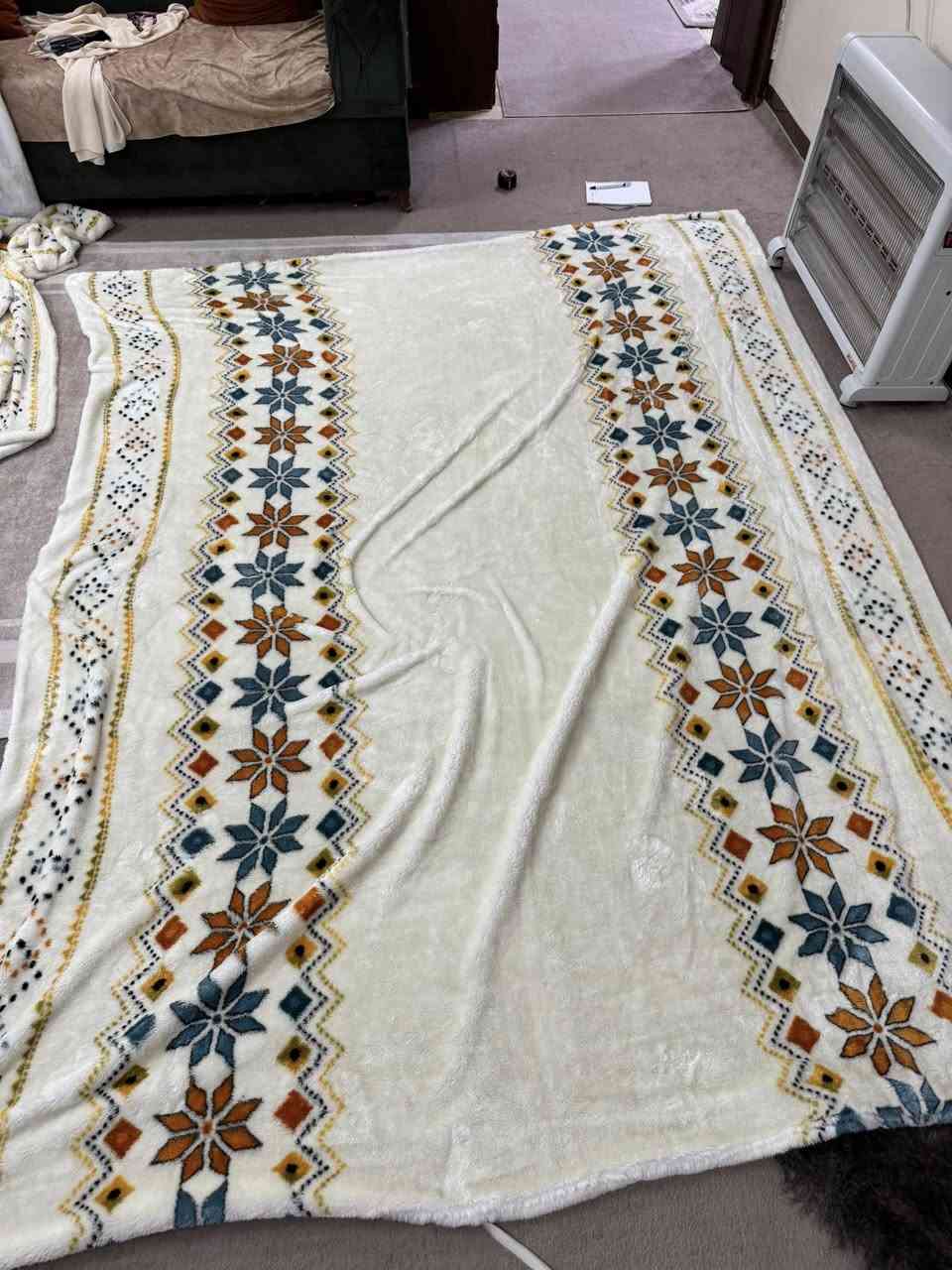 هم بطانية ويصير غلاف مال سرير عدد ٣ طول ٣٣٥\عرض٢١٠ ثاني واحد طول ٢٦٥ / عرض ٢١٠ اخر واحد طول١٨٠ عرض ٢١٠ مع توصيل ٢٠ الف قفل مالته


**إذا كنت صاحب هذا الإعلان وتريد حذفه لأي سبب، رجاءا أرسل رسالة إلى الدعم الفني**