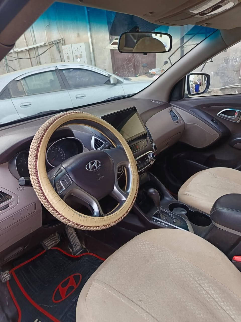 السلام عليكم توسان للبيع موديل 2014 السعر 115بيها مجال للشراي ‏‪***********‬‏
