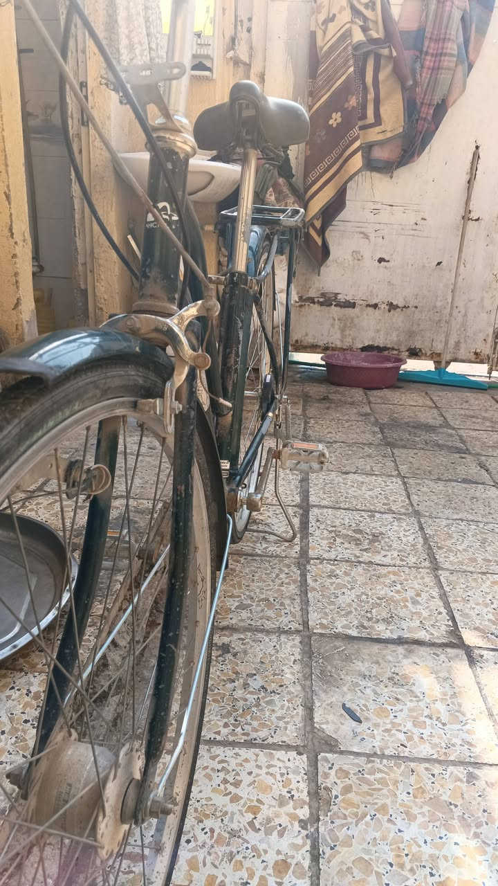 بايسكل مستعمل نضيف لون زيتوني للبيع عداد عقرب ياباني. السعر 75.مكاني كربلاء حي العامل قرب اهل البيت. الرقم ‏‪***********‬‏. متوازي على بيعته. تحياتي.
