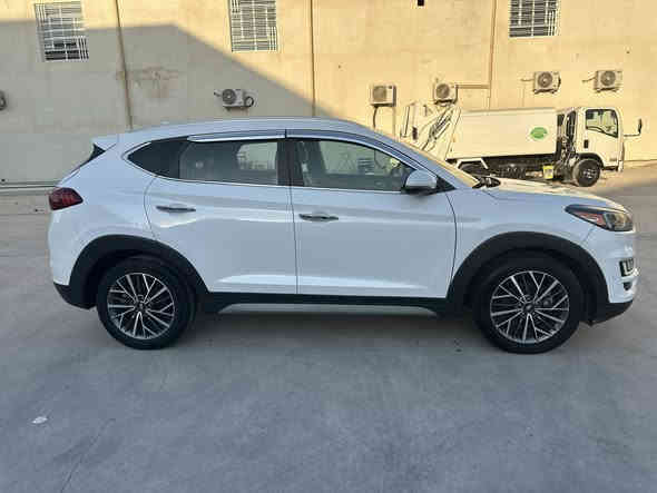 السلام عليكم 
توسان للبيع 2021 وارد امريكي 
فول مواصفات ماعدا الفتحه 
ماشيه 74 الف للاستفسار ***********
السعر 190
