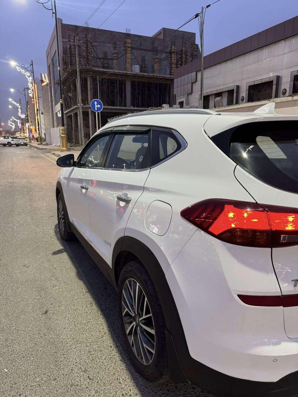 السلام عليكم
توسان2020 خليجي رقم بغداد
فول مواصفات عدا البانوراما 
مكفولة من اي صبغ فقط بارد خفيف بالجنطة وشوية بالجاملغ
ماشية 90 الف كيلو
مكان السيارة كربلاء 
السعر 205 وبيه مجال
للأستفسار ***********. ***********
