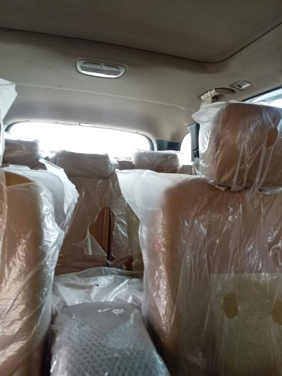 السلام عليكم 
سنتافي للبيع السياره خليجي 2011 محرك 2400 دوش سبعه راكب تبريد 3 قطع تحكمات ستيرن فتحة سقف مري شفط  مكفوله من الحادث بيهه شبر بالباب   رقم بغداد كير محرك حداديه تخم تاير  نظيفه  والسعر 145 وبيهه مجال مكانهه بغداد الطارميه قرب كلية الرشيد 
اني مكلف بالنشر رقم صاحب السياره
 ***********
حياكم الله
