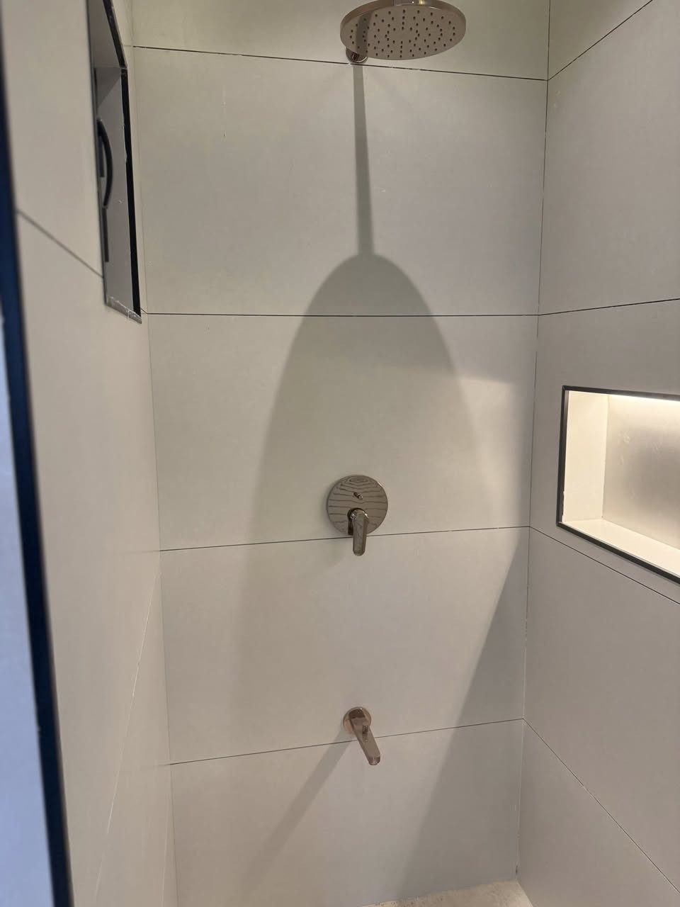 من اعمالنا في حي الموظفين تاسيس ماء ومجاري.  لسنا الوحيدون لكننا متميزون. للاستفسار. الاتصال على الرقم ***********
