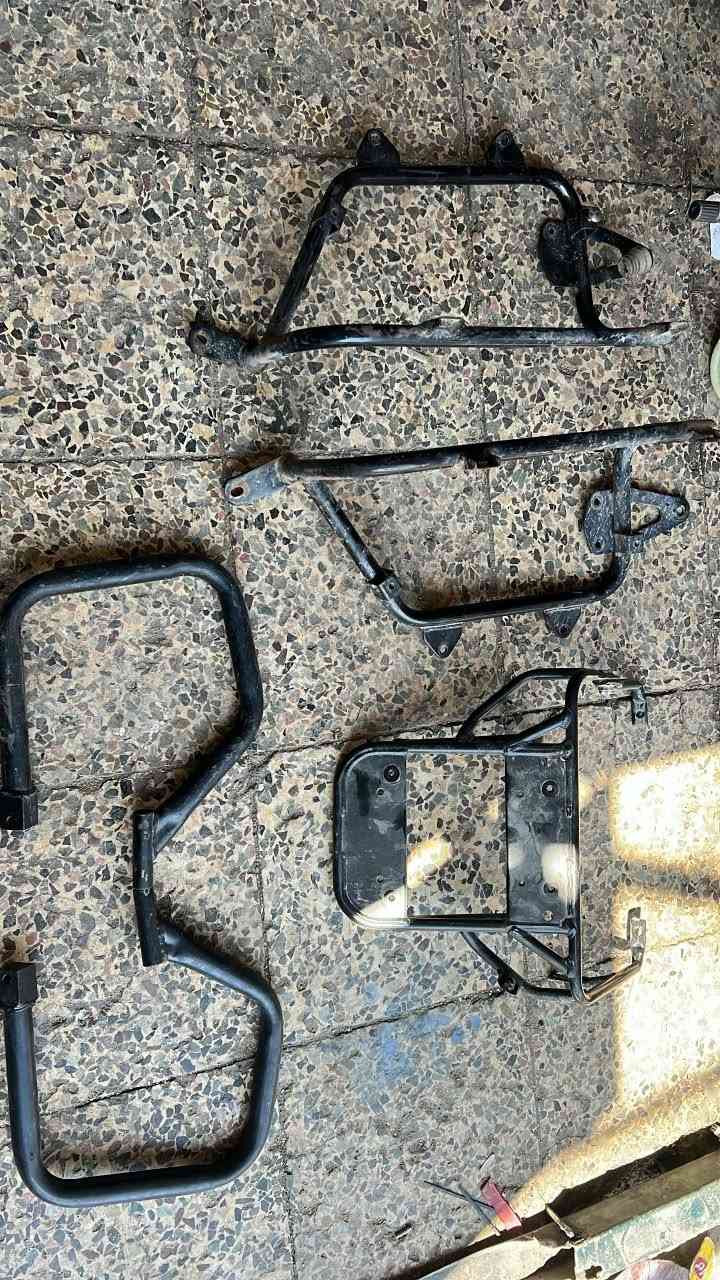 سلام عليكم 
غراض ياماها دفرسون
دروعه خلفيه 
سيبايه بوليسيه 
حماله جنط 
***********للاستفسار
