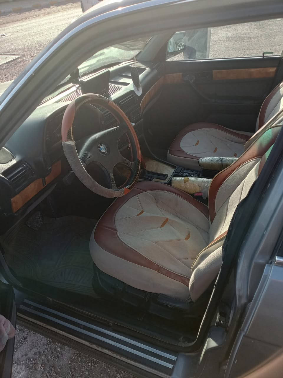 السلام عليكم ،BMW, موديل 92 رقم انبار دولي السياره جاهزه من تبريد محرك كير لوك سنويه30 حجم المحرك 35 المكان الانبار فلوجه السياره جاهزه هاتف ***********
