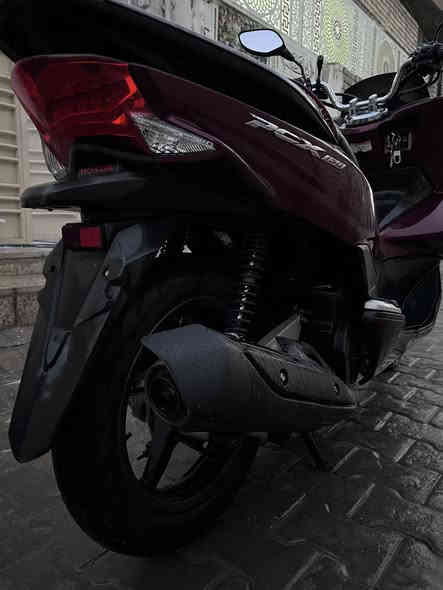 Pcx جيل الثاني 2018 
مكينه خير من الله  وكلش حلوه

اللون صدفي

الحجم 150 

حساس ازدحام

حساس اطفاء 

حساس استان جانبي 

مكينه بلاديه ما مفتوحه ولا بيها اي شي 

زوج تايرات مبدل جديد فيتنامي اصلي 

ما بيها اي شي الدراجه صافيه ومرتبه

السعر 16 ورقه 

مدينه الصدر /شارع الفلاح 

***********
