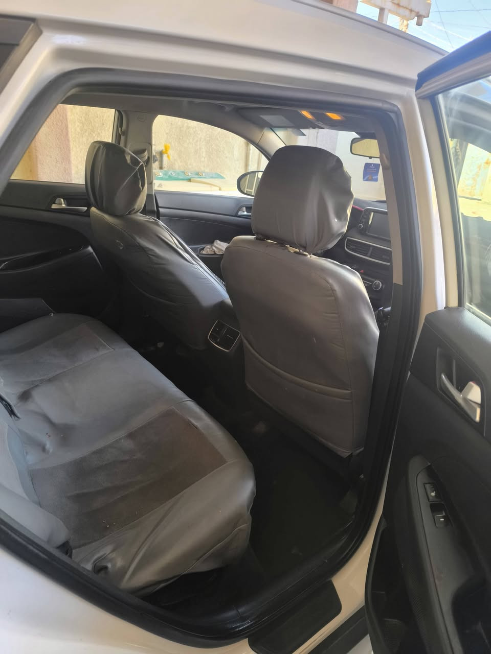 توسان 2019امريكي السيارة نص مواصفات تحكم ستيرن كشنات امامي خلفي تدفئة استيرن تدفئة السيارة ماشية 110000كم السيارة نظيفة سعر السيارة 170 اتصال على رقم الهاتف ***********
