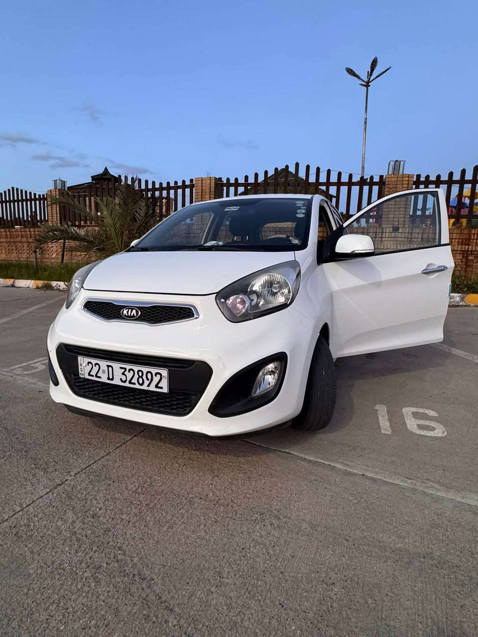 كيا بيكانتو خليجي اثنين سويج 2013  سياره بدون صبع بى اربعه مكان بارد مكينه كير شرط مامفتوح سياره مابيها نقص جاهز من كل شي ماشي ٧٠ كيلومتر. سياره باسمى شرط تحويل غرامه دفتر بنزين موجود سعر88 بي مجال بسيط مكاني كركوك 
*********** كركوك, العراق
