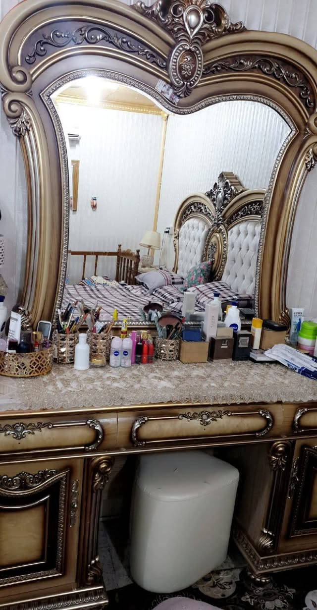 غرفة مصري درجة أولى ٣٠٠ الف مع تخم قنفات تركي ٣٠٠ ألف وبيها مجال
***********
