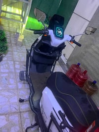 دراجه نوع صاعقه نظيفه حيل   كلشي شغال بيها سرعتها 85 اربع نمر 6بطاريات...