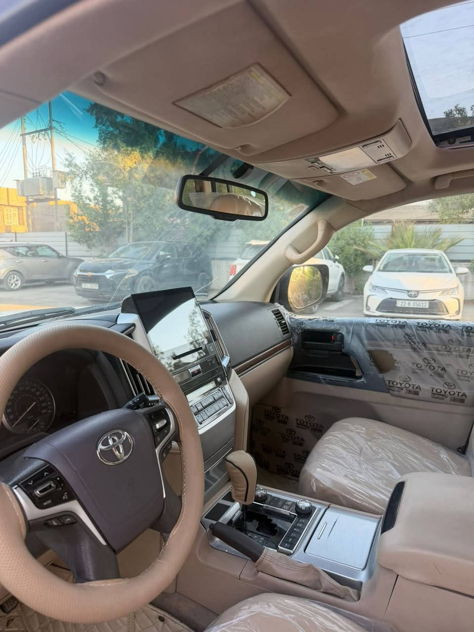لاندكروز ٢٠١٤محدث ٢٠٢٠ داخل وخارج
بيه صبغ مال تحديث وابعلك حزام صبغ
مكفوله شاصي لغد كلبه تجيه
سياره جاهزه من كلشي
مكينه وكير وحداديه وتبريد 
سياره رقم بغداد وتحويل ثاني يوم
مكانه بابل شارع ٦٠
سعره ٢٦٨$ومجال قليل كلش
***********
