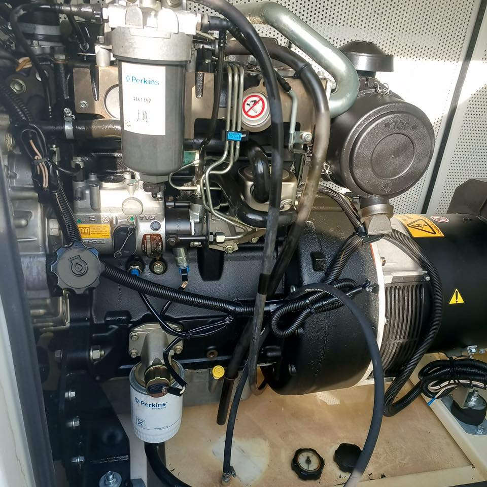 #مولدات_كهربائيه 
مولد بيركنز 3 سلندر سوبر كاتم جبيلي نضافه 90% شرط الشغل والحمل نظام حمايه كامل ونظام تشغيل ذاتي 

📍التوليد 50 KVA لوري سمر 
📍السعر خاص او اتصال بالرقم التالي 

العنوان اربيل الصناعه الجنوبيه 
للاستفسار  واتساب(***********) يوجد توصيل لجميع المحافظات 🚛
