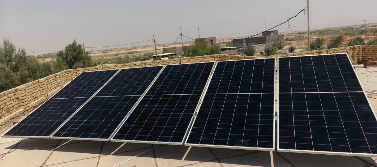 ☀️ تنصيب جديد ضمن أعمالنا المستمرة
تم بحمد الله إنجاز وتنصيب منظومة طاقة شمسية متكاملة لأحد الأخوه  في محافظة القادسيه📍
منظومة مصممة لتقديم أداء مستقر نهاراً وليلاً ⚡
 واعتمادية عالية:
• قدرة تشغيل نهارية: 10
• قدرة تشغيل ليلية 5
٠ أمبير 
🔧 تفاصيل المنظومة:
🔋 بطارية ليثيوم
سعة 5  كيلو
(أداء مستقر – عمر افتراضي طويل – ضمان 5 سنوات)
☀️ ألواح شمسية
عدد,,5,,ألواح LONGi أصلية
قدره 650واط للوح الواحد 
(كفاءة عالية + ضمان 12 سنة)
🔄 إنفرتر 
منظم كهربائي ماركة الأصلي
🛡️ أنظمة الحماية
حمايات كاملة للأحمال + مانع صواعق + تنظيم وتوزيع أمبيرية مدروس
👷‍♂️ تم التنفيذ والإشراف من قبل
المهندس قحطان ماجد السعيدي
وفق أعلى معايير السلامة والدقة الفنية
📍 موقعنا:
الديوانية – قضاء سومر
🏢 محلات المهندس قحطان ماجد السعيدي
📞 للاستفسار والحجز:
***********
***********
✨ ثقة الزبائن هي رأس مالنا… والطاقة النظيفة اختصاصن
