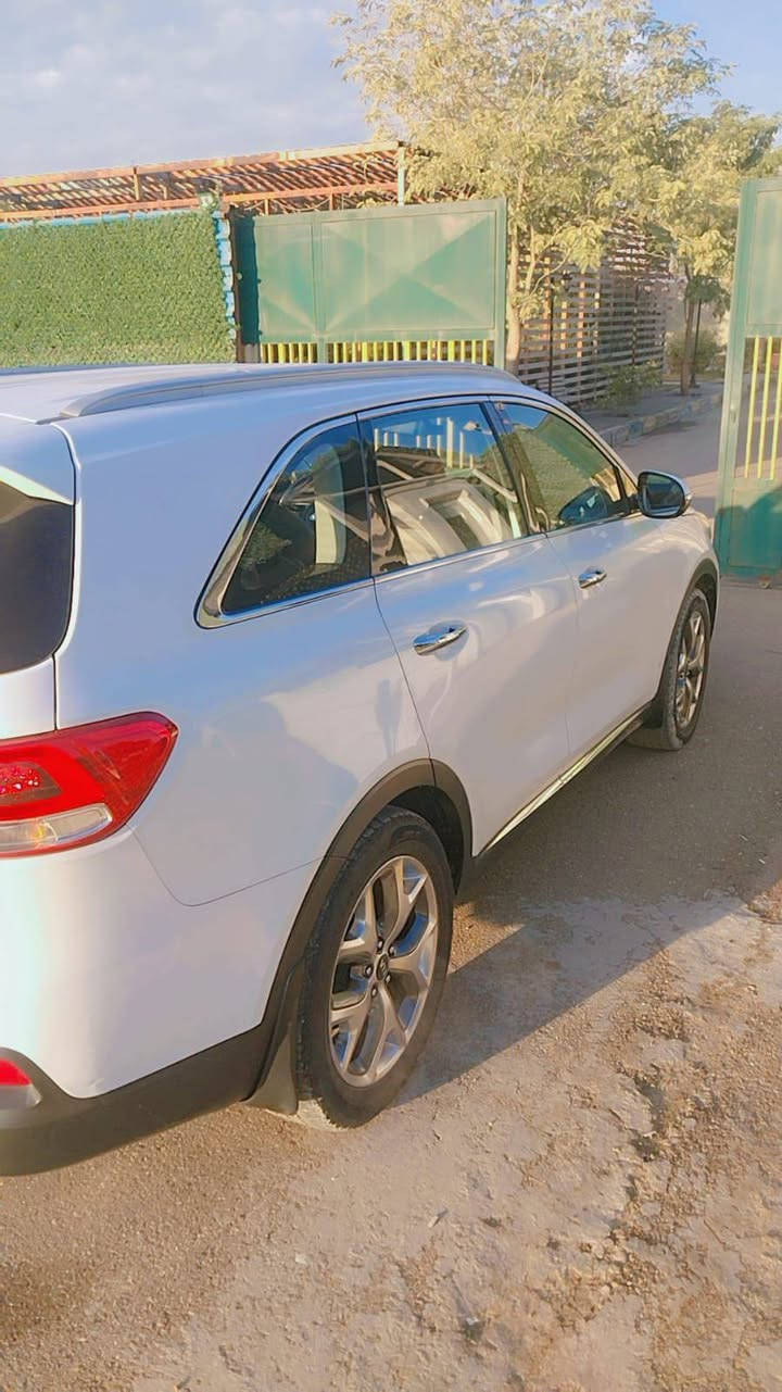 السلام عليكم مكلف بالنشر للبيع كيا سورنتو خليجي موديل 2016 رقم بغداد 7 راكب ماشيه 123 السياره جديده جدا السعر 190 وبيه مجال الاستفسار *********** او واتساب
