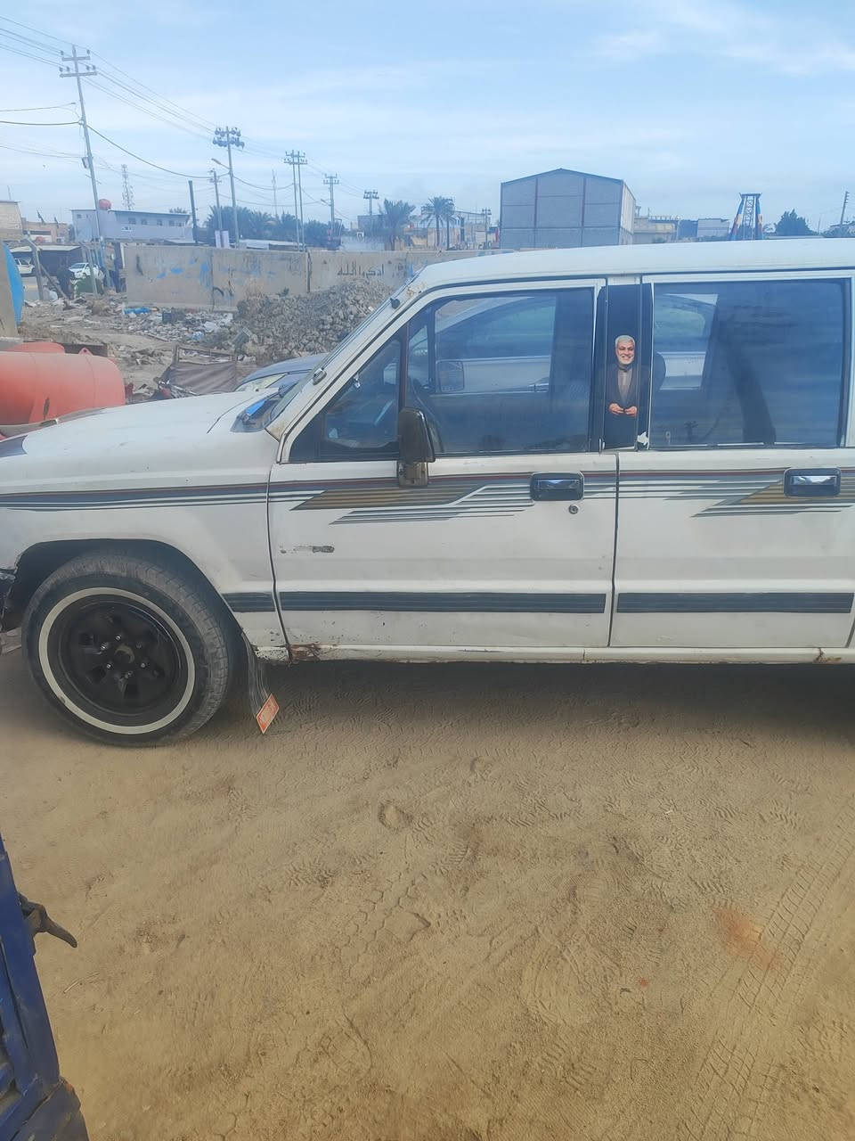 مستوبيشي موديل 90 سنويه لل26 رقم انكليزي مكينه وكير ونجي قبل يومين شادهن السعر 43 بيها مجال بسيط الاتصال على الرقم ***********
