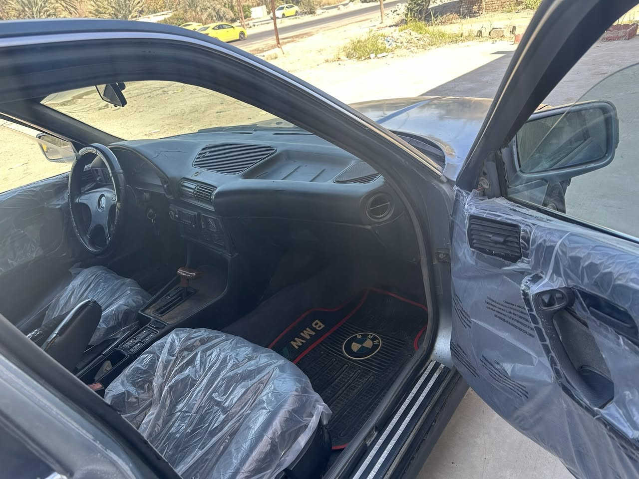 السلام عليكم بي ام حجم ٥٢٠مكينه وكيرملكة صدر حلو سياره راعي متوفي يكملون القسام تتحول السياره الشراي يتصل ***********السعر30 قفل 🔒
