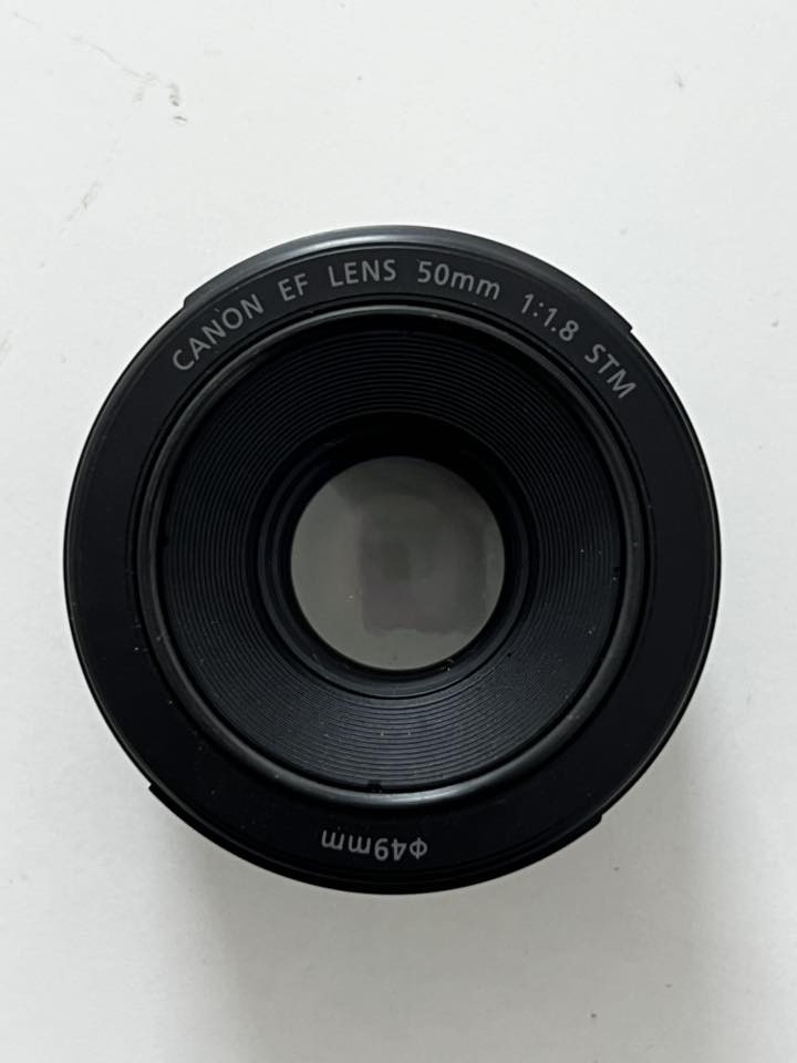 كاميرا كانون 1300d
نظيفة جدا 
وياهه بطارية وشاحنة وجنطة وكارتونه
وياها عدسة ٢٨-١٠٥ كولد لاين 
سعرهم ٢٥٠ الف

وعندي عدسة ٥٠ ملم stm سعرها ١٢٥ الف
كلهم استعمال قليل والنظافة ١٠٠٪؜

مكاني بغداد السيدية 
هذه رقمي ***********
