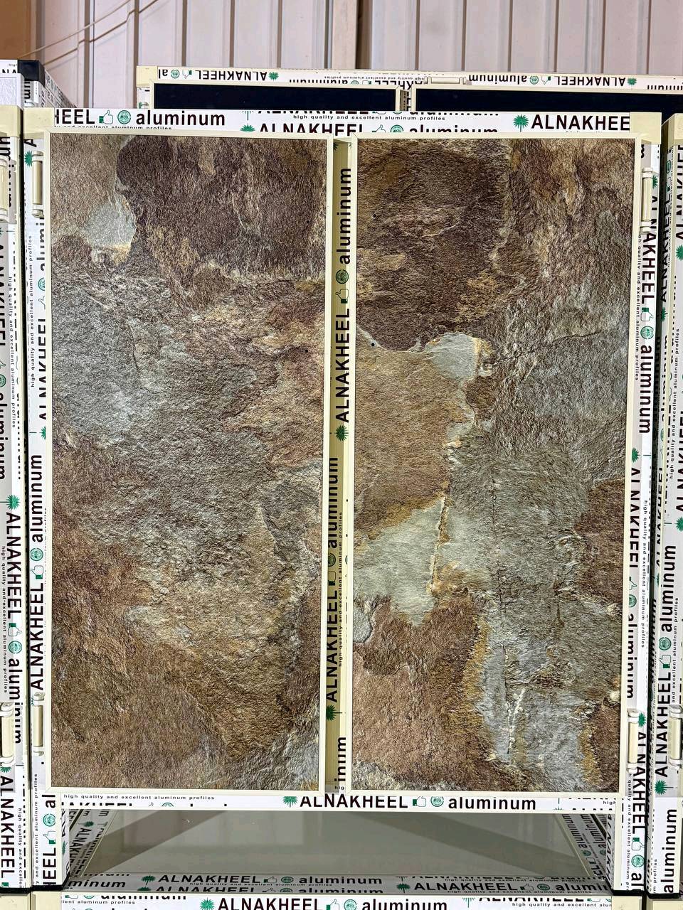 جزامه المنيوم فصال وليس السوكي 

القياسات🌼
ارتفاع 120 سم

عرض 80سم

السعر. 100 الاف