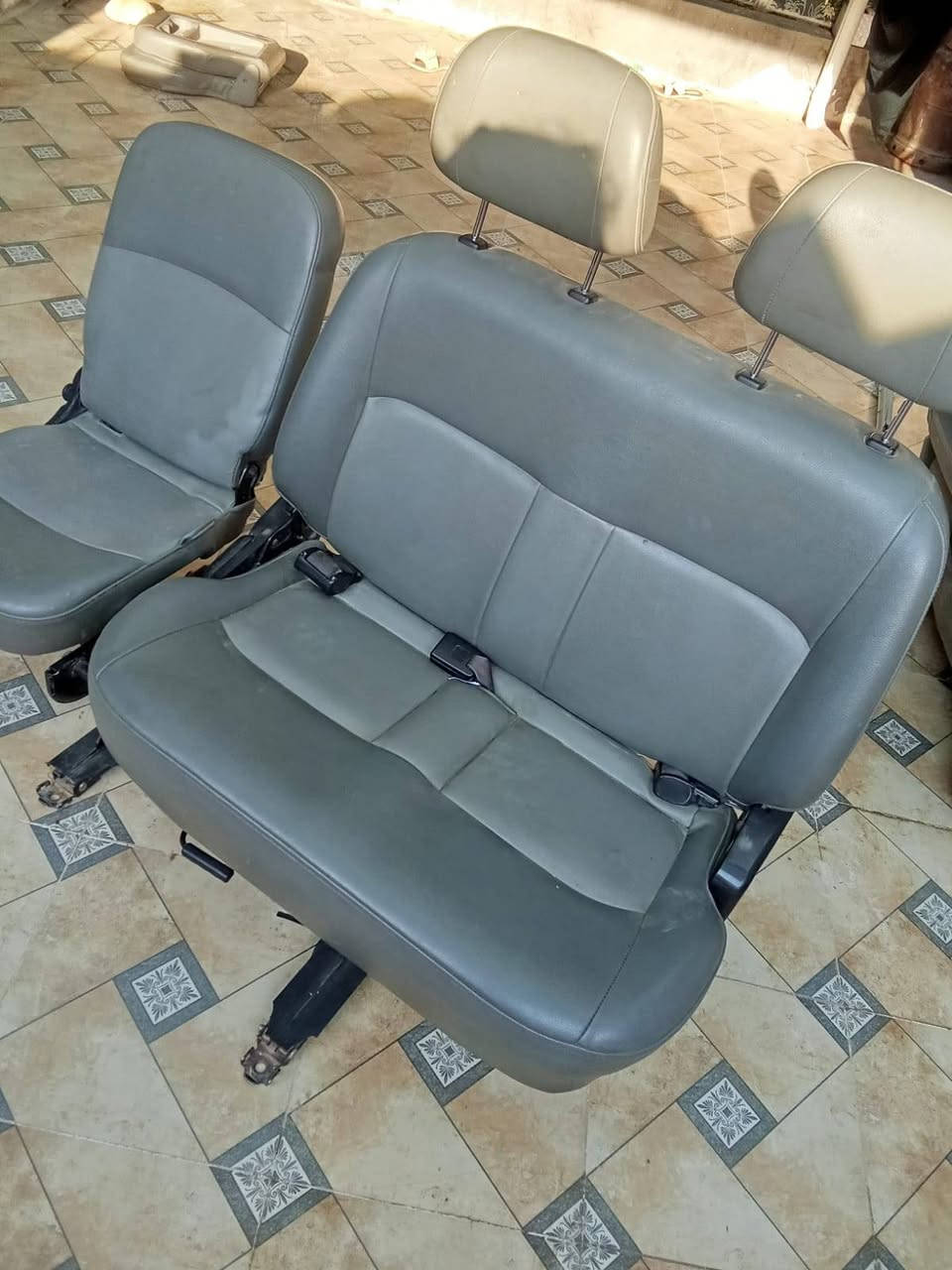 السلام عليكم
موجوده سيبايه طياره نظيفه جدا ترهم على السيدونا 

مع كشتات مال ستاركس  محورات ويرهمن على السيدونا مع فللجات أماميه مع ثلاجه مال مكينه 3800 مع دينمو مع سلف مع كامبريسر تبريد مع شاشه  دشبول  الإتصال ***********
