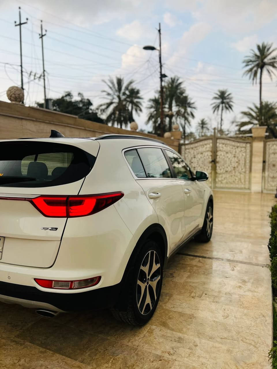 سلام عليكم GT. LAIN
2018
خليجي 
ماشية 107. Km
فقط باب خلفي بيها
فول مواصفات 
مكاني بغداد الكاضمية 
***********
