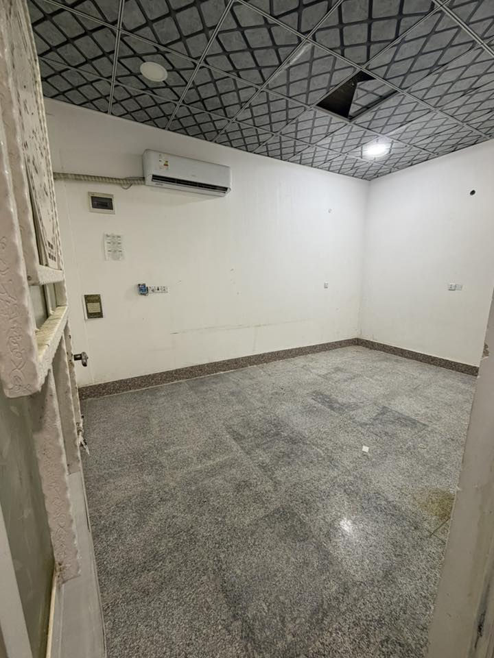 شقة للأيجار ( 350 سعر نهائي )
*تفاصيل الشقة [ طابق ارضي ]
﻿•مطبخ 
﻿﻿•صالة
﻿﻿•غرفتان
﻿﻿•صحيات
•منور
الموقع:-
(ام الخيل الثانية قرب الكلية التربوية المفتوحة ،
الفرع المقابل لمندي حضرموت )
للأستفسار التواصل مع الرقم
***********
