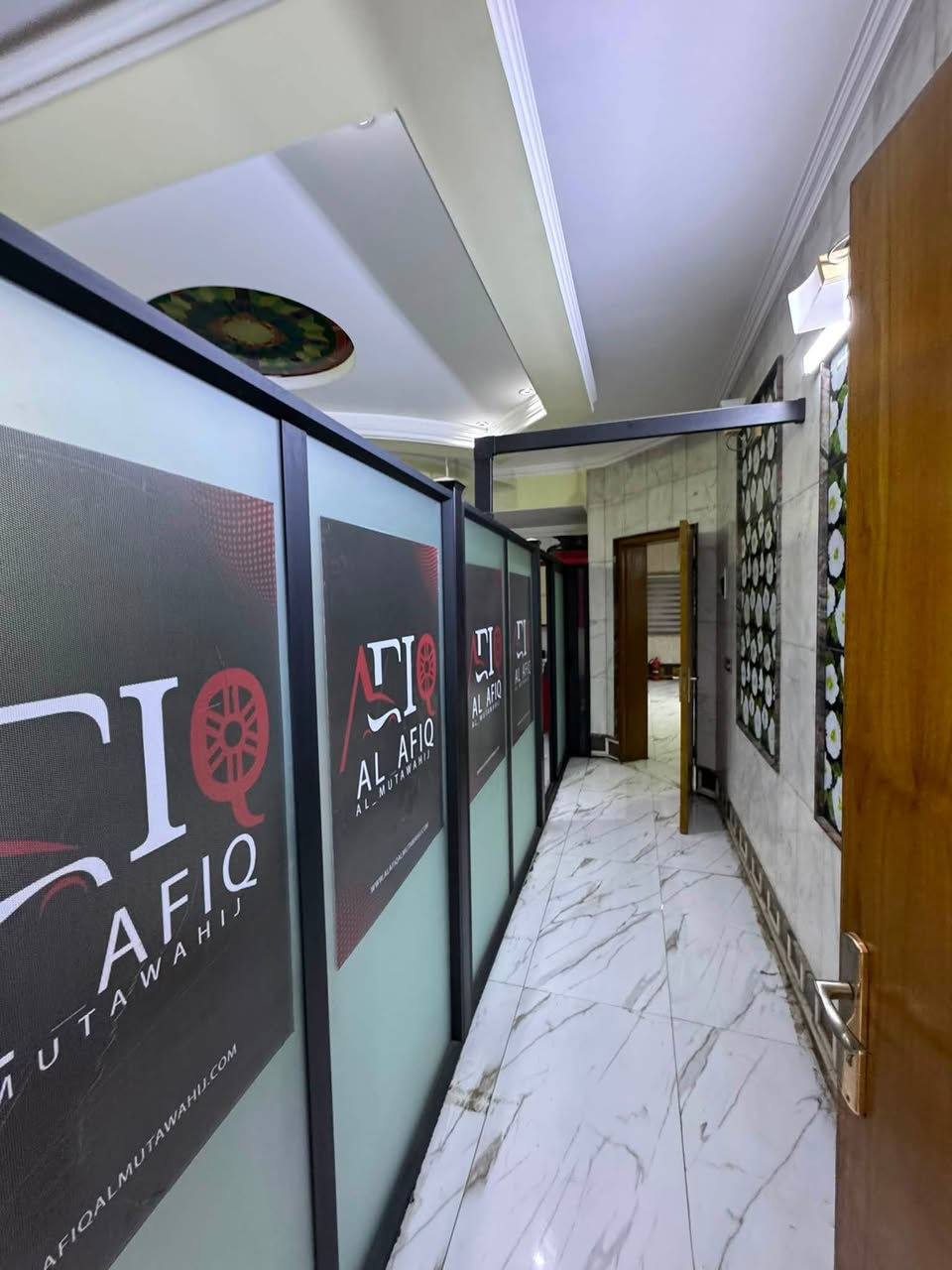 للإيجار بيت مميز ركن 

📍 مساحة 300 متر – ركن
✅ يحتوي على 10 غرف نوم
✅ تصميم نظام سويتات، مناسب للشركات، المكاتب، الأطباء، أو سكن الموظفين.
🌳 مقابل البيت تشجير وعلى شارع عريض، موقع هادئ ومميز
يصلح تجاري 
سعر الايجار ٣ مليون 
***********
***********
