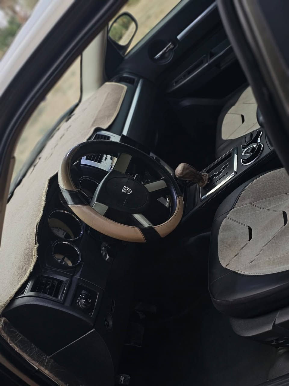 السلام عليكم جارجر 2009 رقم بغداد باسمي مكفوله وجاهزه مكينه كير تبريد تدفئه حداديه  تايرات السعر 105وبيها مجال مكان السياره ناصريه الشراي يتصل ويدلل ***********
