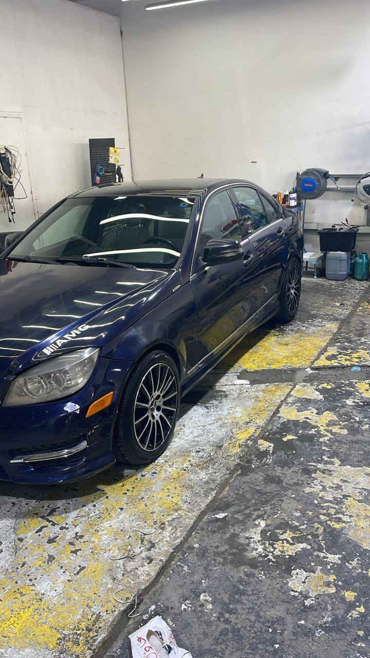 سلام عليكم سياره مارسيدس لبيع او مرواس موديل ٢٠٠٩ سياره فول موصفات بنوراما بصمه أبواب سياره وارد امريكي حادثة جاملغ وربع من الباب مامبدل للإستفسار والاتصال على رقم ***********
