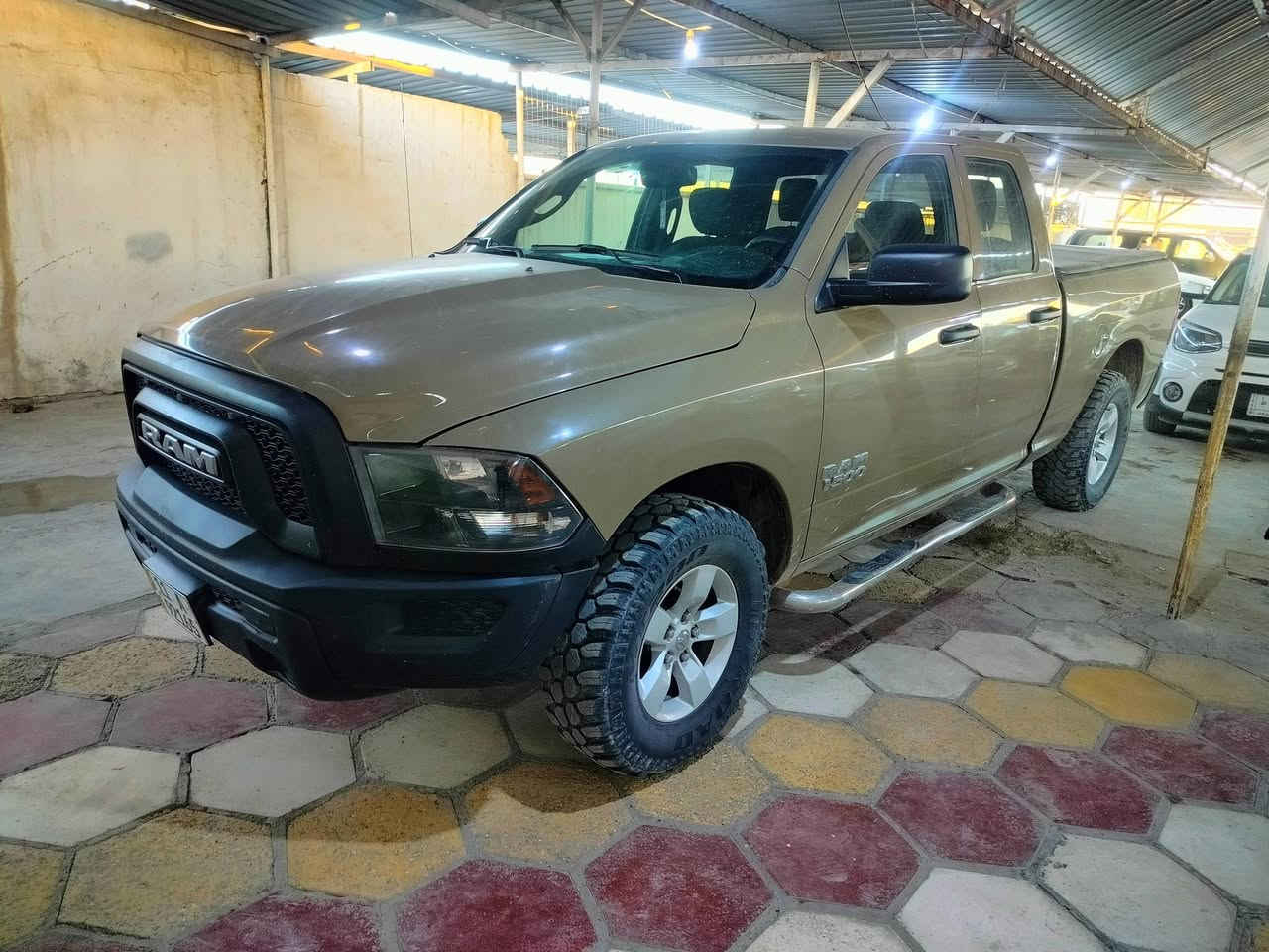 سلام عليكم رام موديل 22 مغير لونها سياره جديدةماشيه قليل محرك 6 باب قصير داخل اسود ابيع أو مراوس السياره حادثها بل قماره وبدل يعني بدون شاصي السياره مكفول بدون كص يعني القماره فتح من البراغي شغل يخبل لامعجون ولا كص شغل فول شرط السونار رقم بغداد السعر 190 موديل 22 سياره جديده محرك ابلاد لوك شرط الفحص ***********
